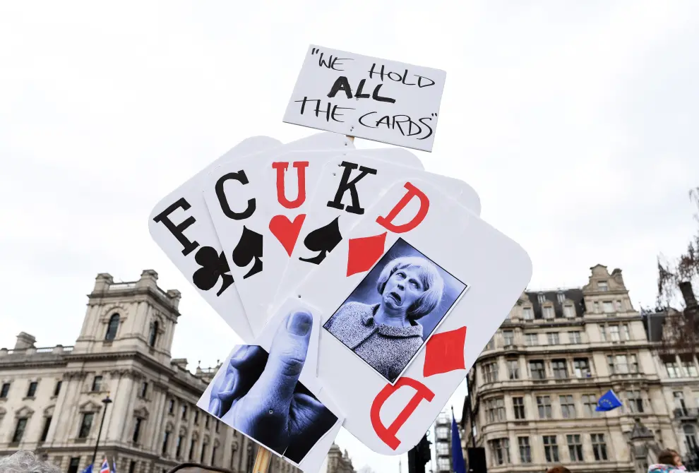 London (United Kingdom), 23/03/2019.- People attend the 'Put it to the People' march in London, Britain, 23 March 2019. Hundreds of thousands of people take part in the protest calling for a referendum on the final Brexit deal. (Protestas, Reino Unido, Estados Unidos, Londres) EFE/EPA/FACUNDO ARRIZABALAGA Put it to the People march in London
