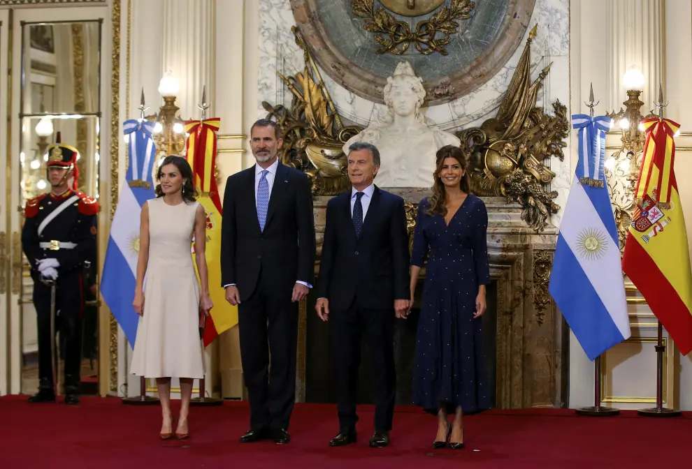 GRAF9900. BUENOS AIRES, 25/03/2019.- La reina Letizia junto a la primera dama de Argentina, Juliana Awada (d), durante el encuentro que mantuvieron hoy en Buenos Aires. EFE/Mariscal ***POOL*** REYES EN ARGENTINA