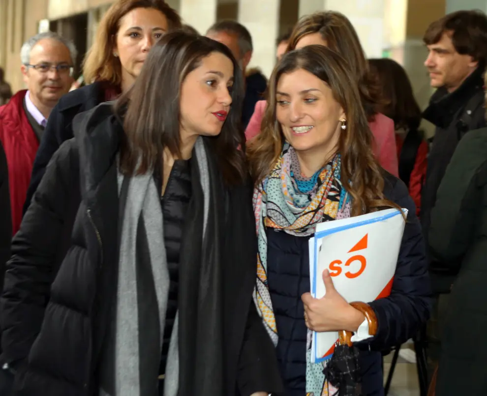 Inés Arrimadas y Sara Giménez durante su recorrido por Huesca