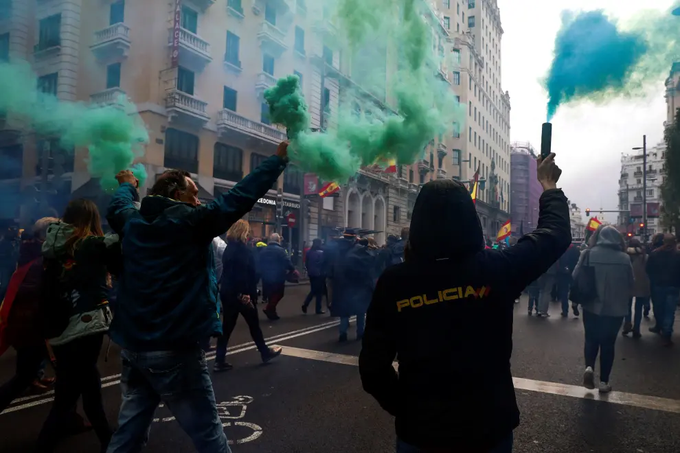 Policías y guardias civiles se manifiestan en Madrid por la equiparación salarial.