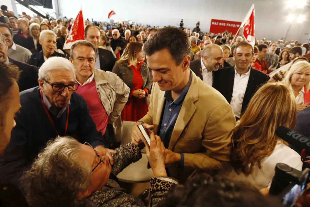 Pedro Sánchez asegura en Zaragoza que el PSOE defenderá con uñas y dientes el autogobierno y el Estado autonómico