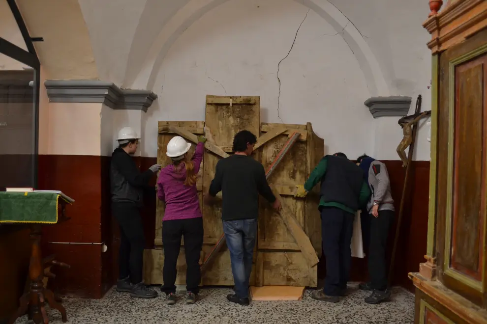 Proceso de desmontaje y análisis del retablo de Bueña