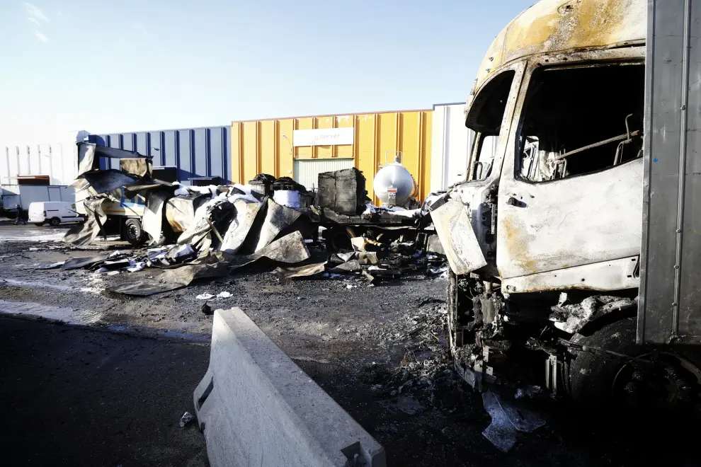 Los camiones afectados por el fuego en la Ciudad del Transporte.
