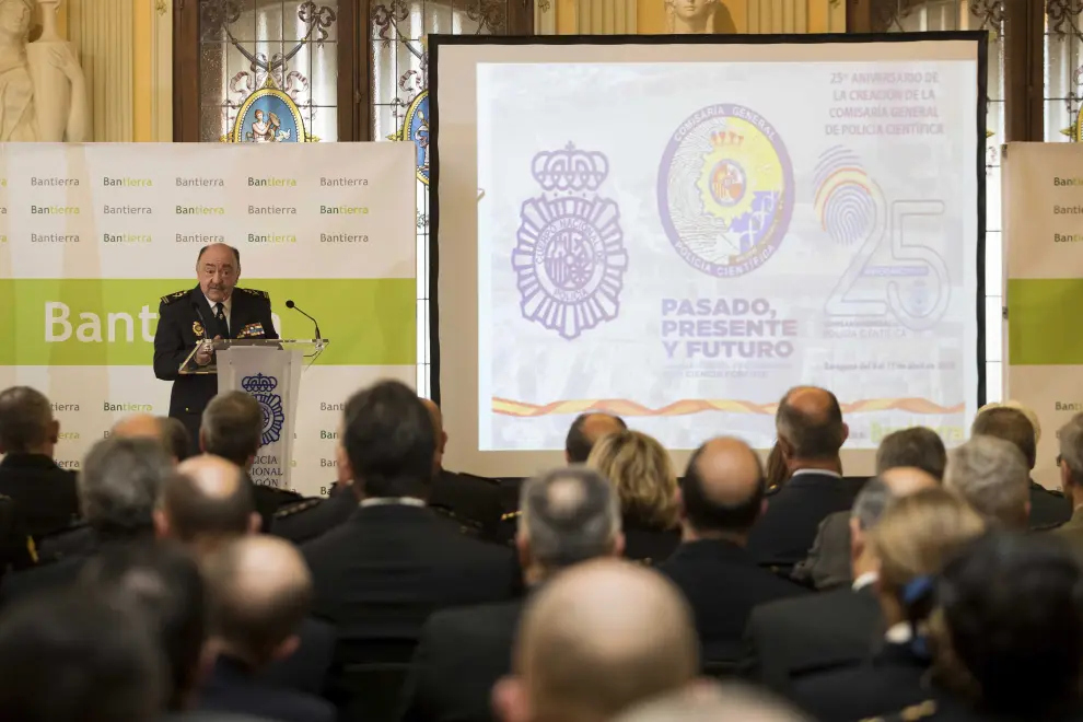 Exposición del 25 aniversario de la Policía Científica en Zaragoza
