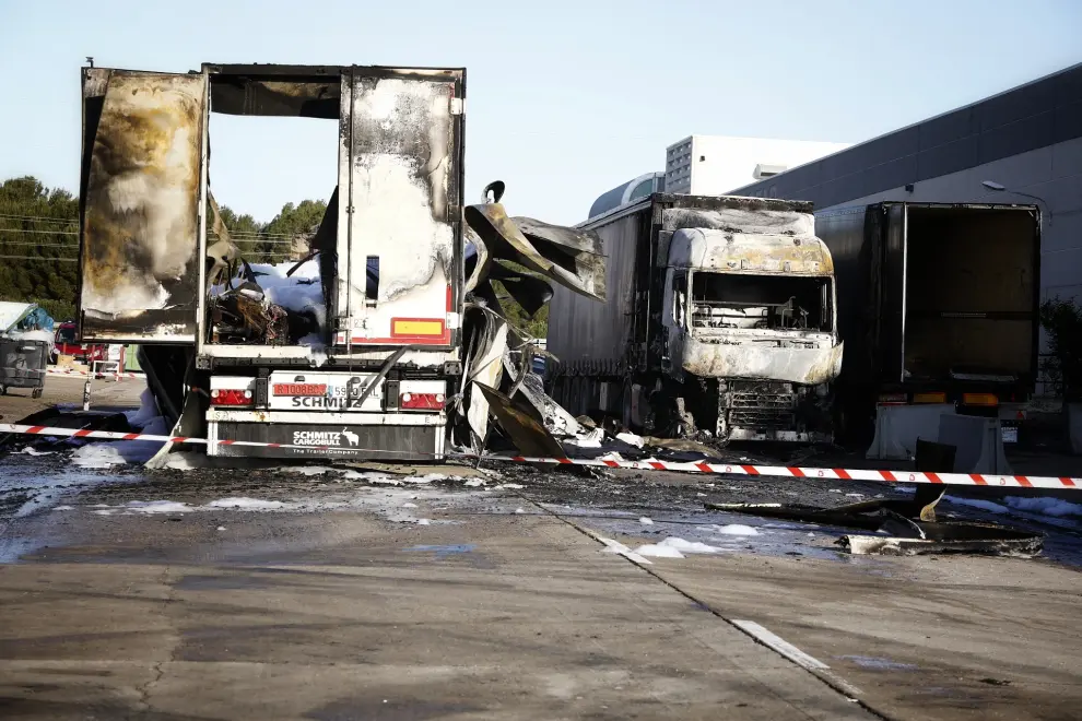 Los camiones afectados por el fuego en la Ciudad del Transporte.