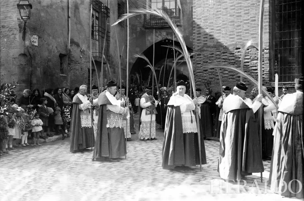 Semana Santa en Zaragoza en 1931. Procesión del Domingo de Ramos.