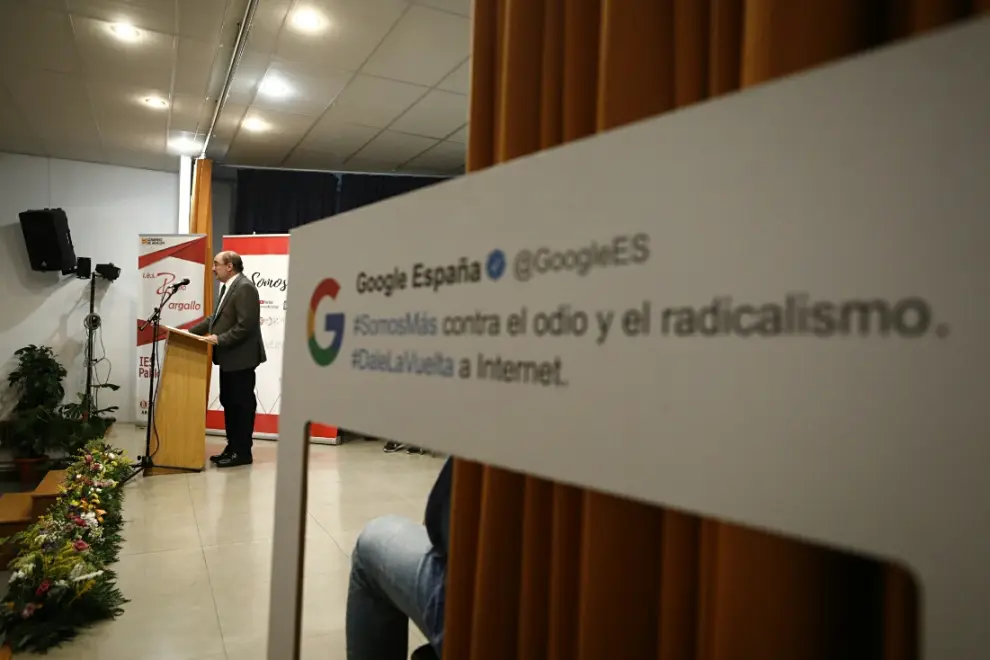 Comienzo de la campaña nacional 'Somos más' en el IES Pablo Gargallo de Zaragoza.
