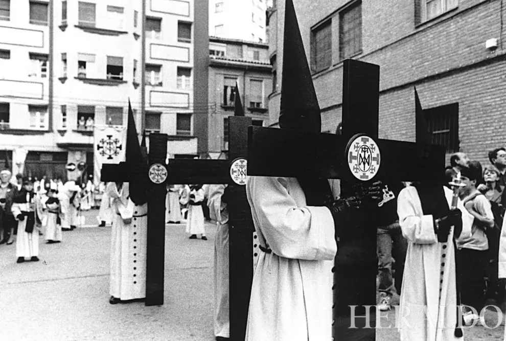 Semana Santa en Zaragoza en los años 70. Procesión de la Cofradía de la Piedad.