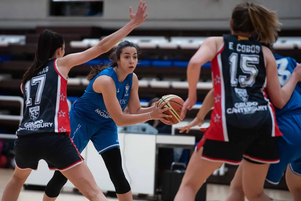 Baloncesto. Primera Femenina- Azulejos Moncayo vs. Old School.