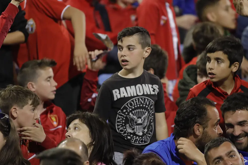La afición animando al Real Zaragoza en La Romareda durante el partido Real Zaragoza – Alcorcón