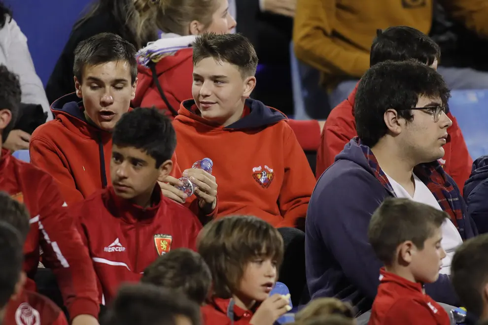 La afición animando al Real Zaragoza en La Romareda durante el partido Real Zaragoza – Alcorcón