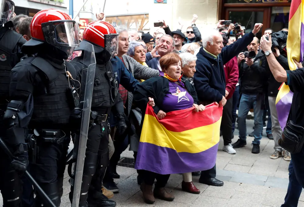 La Ertzaintza se ha visto obligada a cargar contra manifestantes tras el mitin de Cs en Rentería