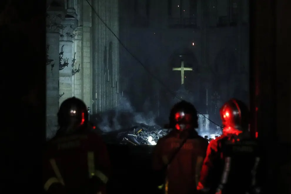 Interior de la catedral de Notre Dame tras el incendio