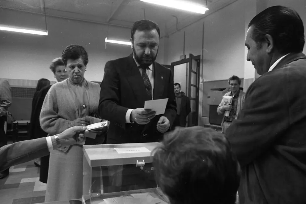 Electores votando el 29 de octubre de 1989