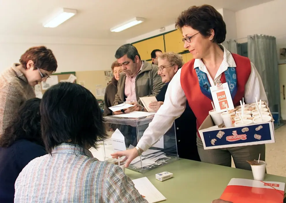 Electores votando el 14 de marzo de 2004