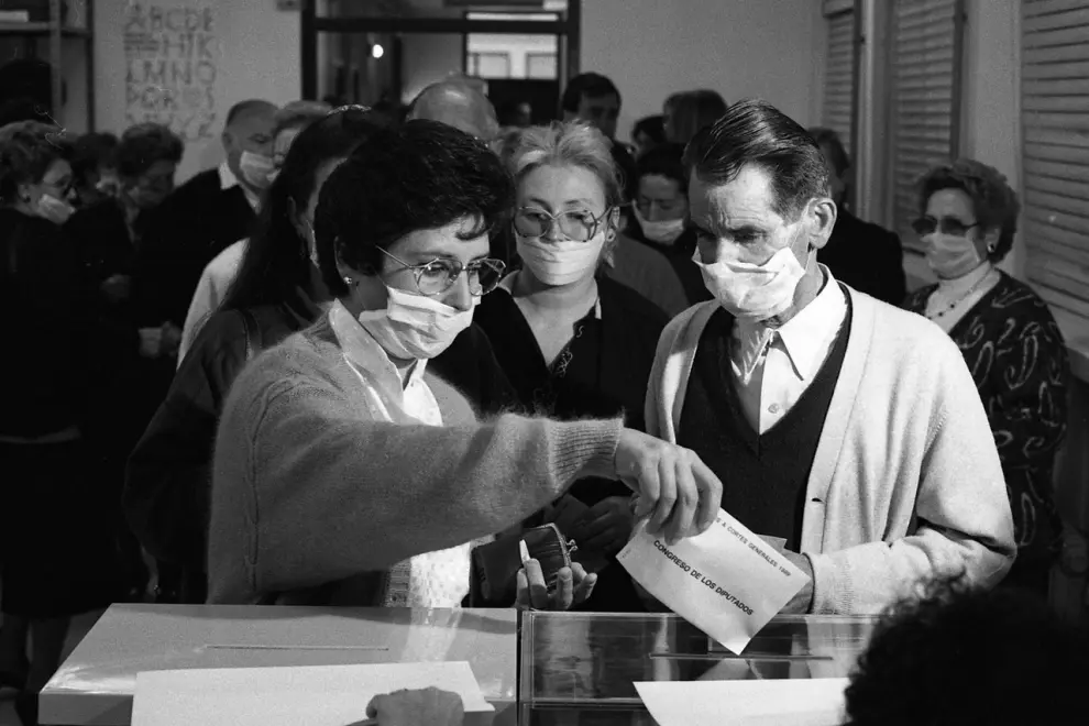 Electores votando el 29 de octubre de 1989
