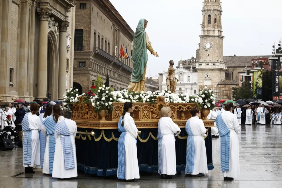Lluvioso Domingo de Resurrección en Zaragoza