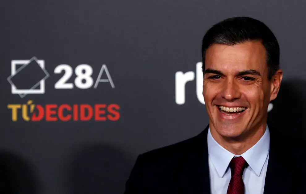 Ciudadanos' candidate Albert Rivera (2nd L) arrives to attend a televised debate ahead of general elections in Pozuelo de Alarcon, outside Madrid, Spain, April 22, 2019. REUTERS/Sergio Perez [[[REUTERS VOCENTO]]] SPAIN-ELECTION/DEBATE