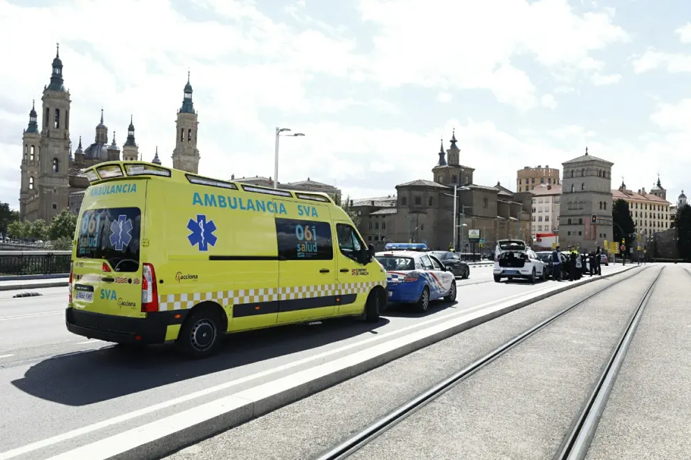 Accidente múltiple en el puente de Santiago de Zaragoza.