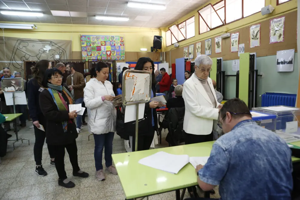 Imágenes de la votación para las Elecciones Generales en la Comunidad