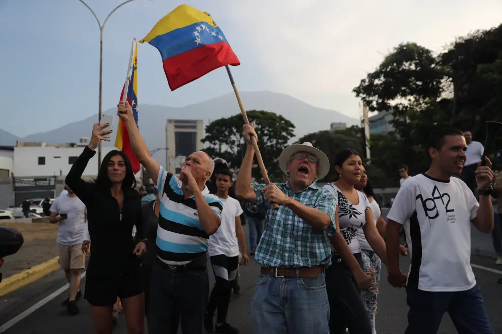 Movilización militar y ciudadana en Venezuela en apoyo a Juan Guaidó