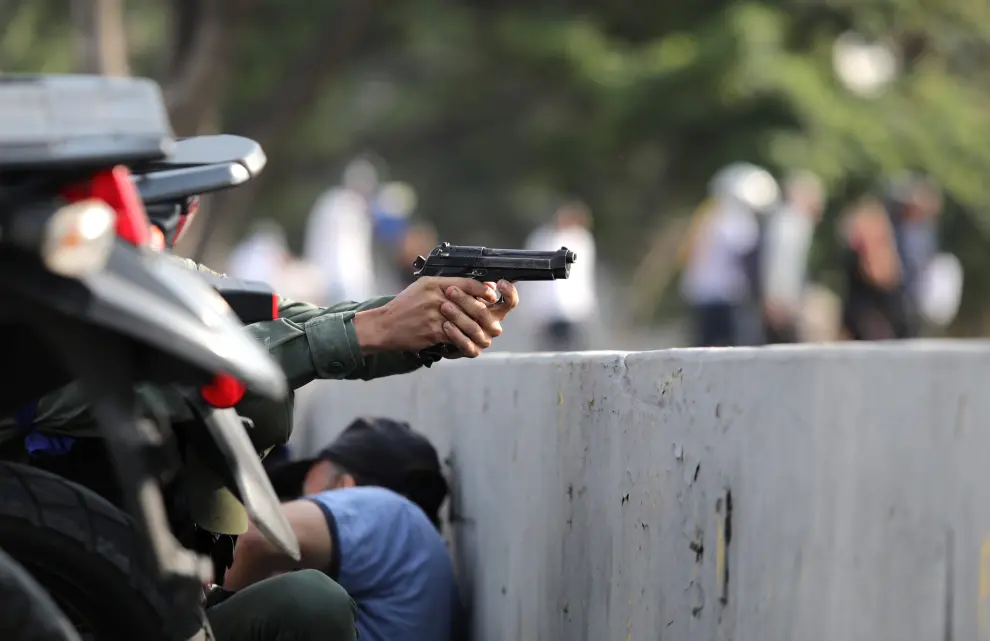 Movilización militar y ciudadana en Venezuela en apoyo a Juan Guaidó