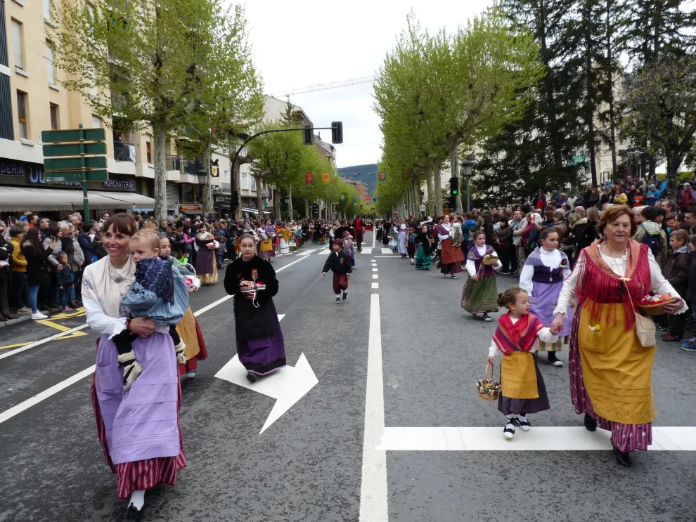 Jaca vence la batalla a la lluvia y celebra el Primer Viernes De Mayo con mucho público.