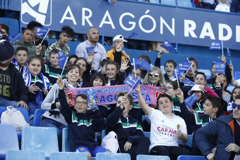 Imágenes de la afición zaragocista en el partido del Real Zaragoza contra el Deportivo, este sábado, en La Romareda.