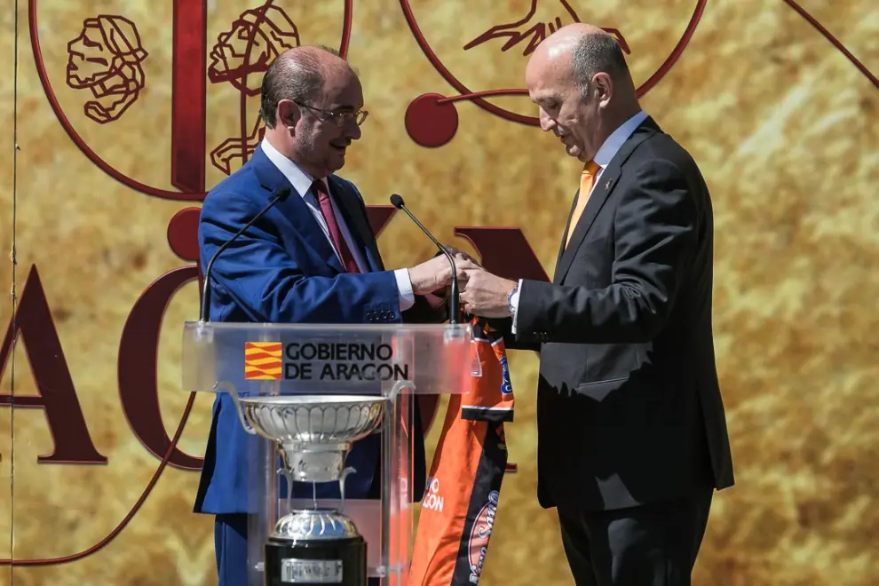 El presidente del Gobierno de Aragón, Javier Lambán, ha recibido al Club Voleibol Teruel tras la conquista del séptimo título de la Superliga