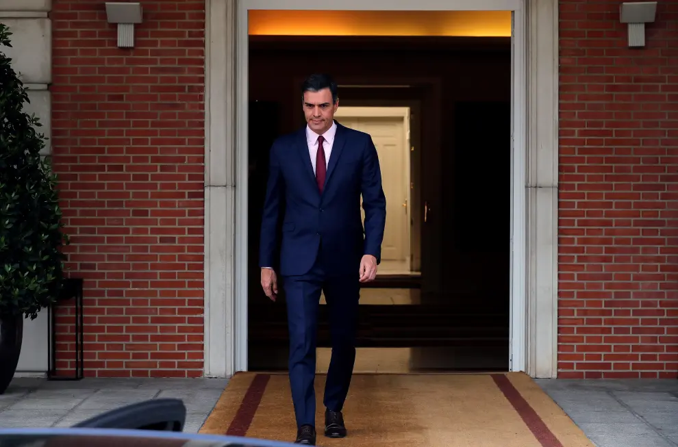 l presidente del Gobierno en funciones, Pedro Sánchez, recibe en la Moncloa al líder de Ciudadanos, Albert Rivera, con el que continúa este martes su ronda de contactos