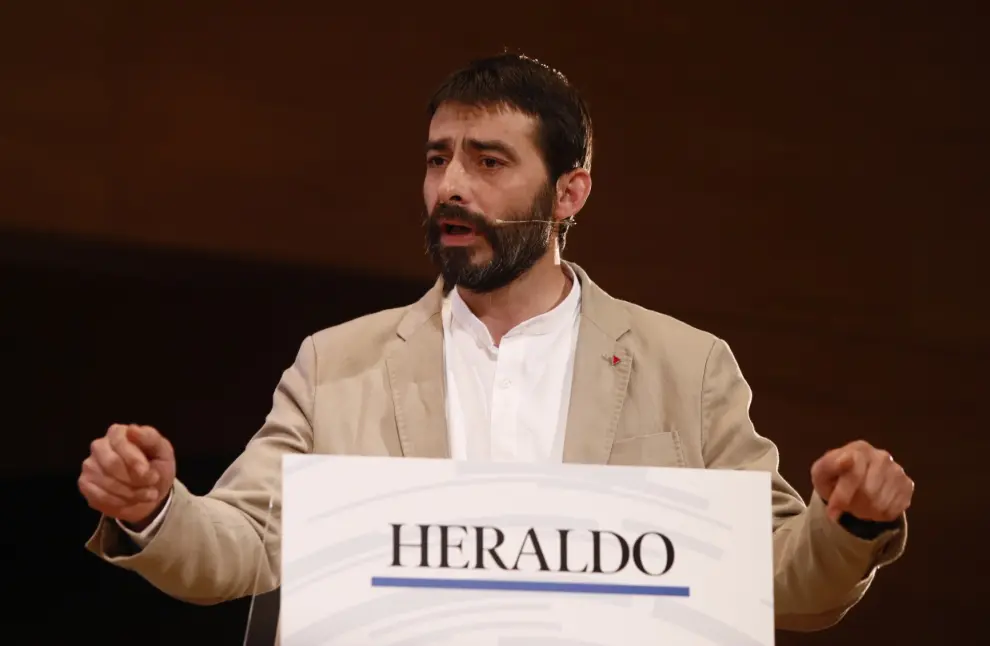 Sanz durante el debate a la presidencia del Gobierno de Aragón.