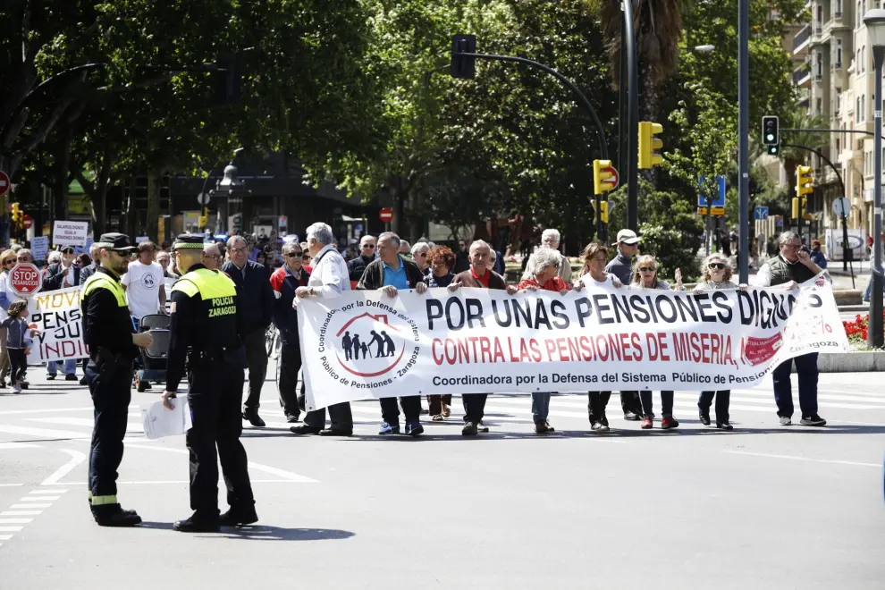 Protesta en defensa de las pensiones públicas en Zaragoza.