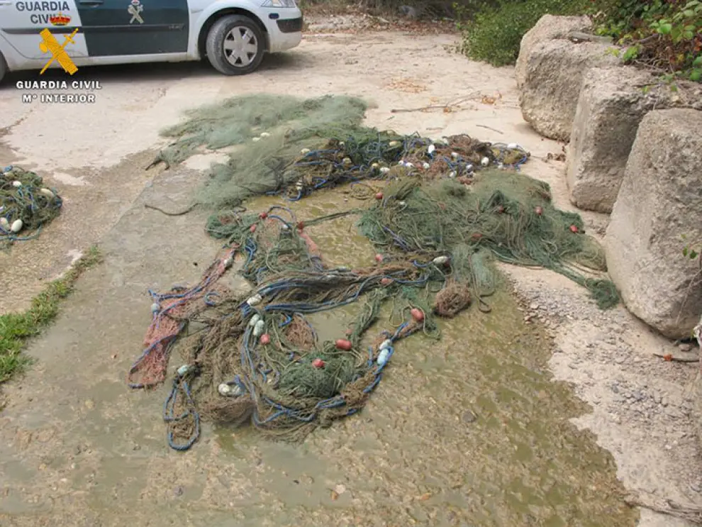 La Guardia Civil muestra el modus operandi de la pesca ilegal.