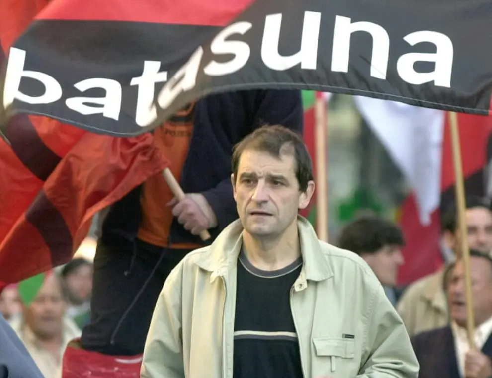 Basque separatist group's ETA kingpin Josu Ternera is escourted out of the Palais de Justice in Bonneville, France May 16, 2019. REUTERS/Denis Balibouse [[[REUTERS VOCENTO]]] SPAIN-ETA/FRANCE
