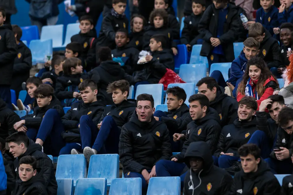 Aficionados viendo el Real Zaragoza-Sporting