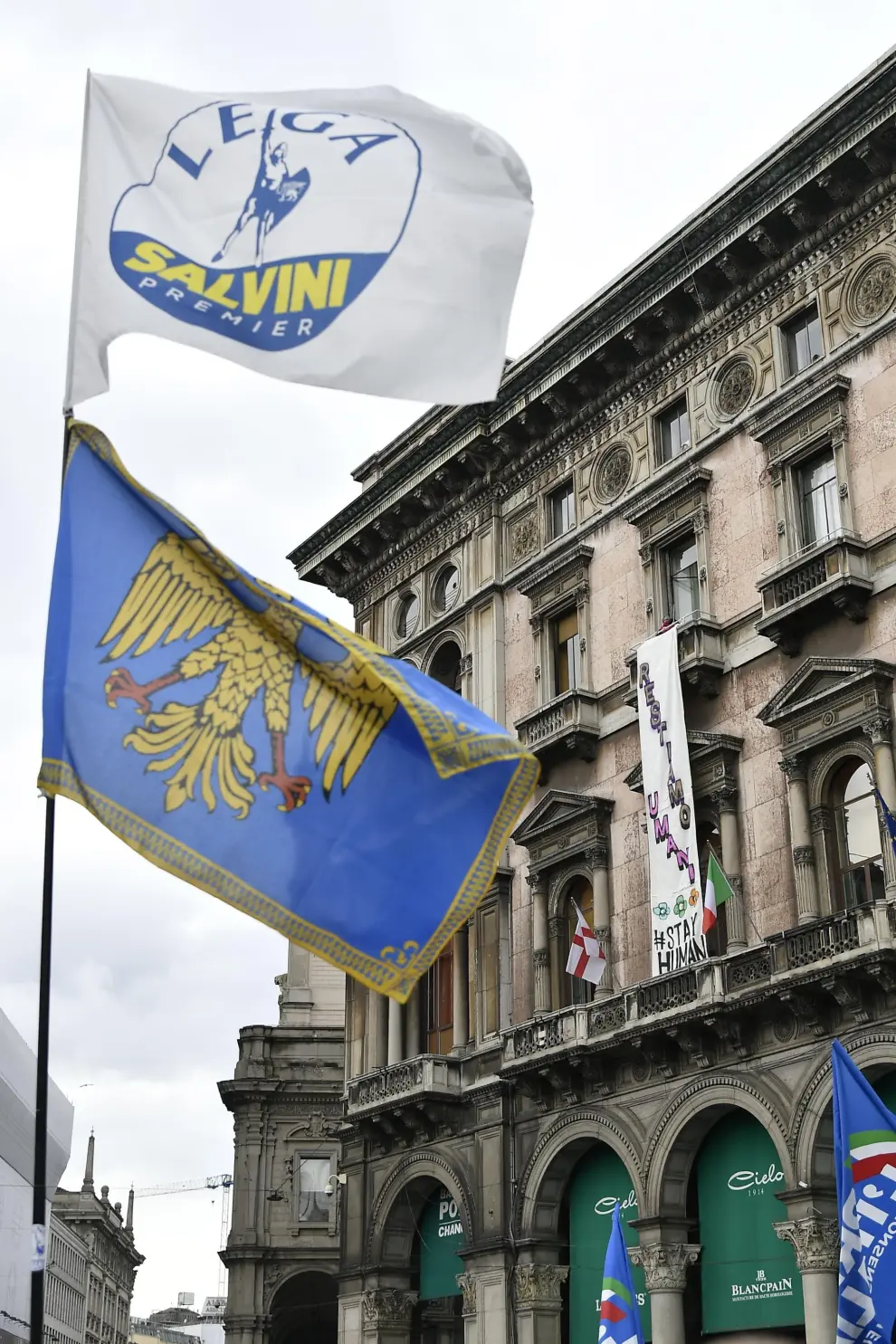 Milan (Italy), 18/05/2019.- Italian Interior Minister, Deputy Premier and leader of Italian party 'Lega' (League), Matteo Salvini, arrives for a political rally in Duomo Square with other European populist parties, in Milan, northern Italy, 18 May 2019. (Elecciones, Italia) EFE/EPA/MATTEO BAZZI Election campaign rally of the Lega party in Milan