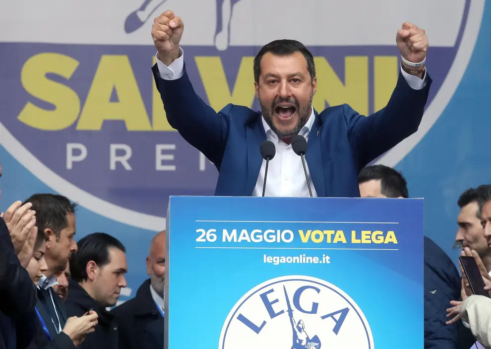 Milan (Italy), 18/05/2019.- Italian Interior Minister, Deputy Premier and leader of Italian party 'Lega' (League), Matteo Salvini, attends a rally with leaders of other European nationalist parties, ahead of the 23-26 May European Parliamentary elections, at the Duomo square in Milan, Italy, 18 May 2019. (Elecciones, Italia) EFE/EPA/MATTEO BAZZI Election campaign rally of the Lega party in Milan