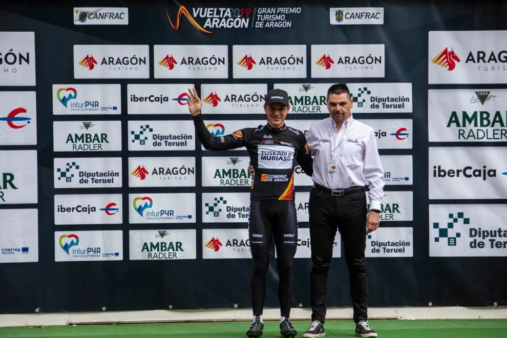 Fernando Barceló luce el maillot negro como mejor aragonés. @Vuelta_Aragon