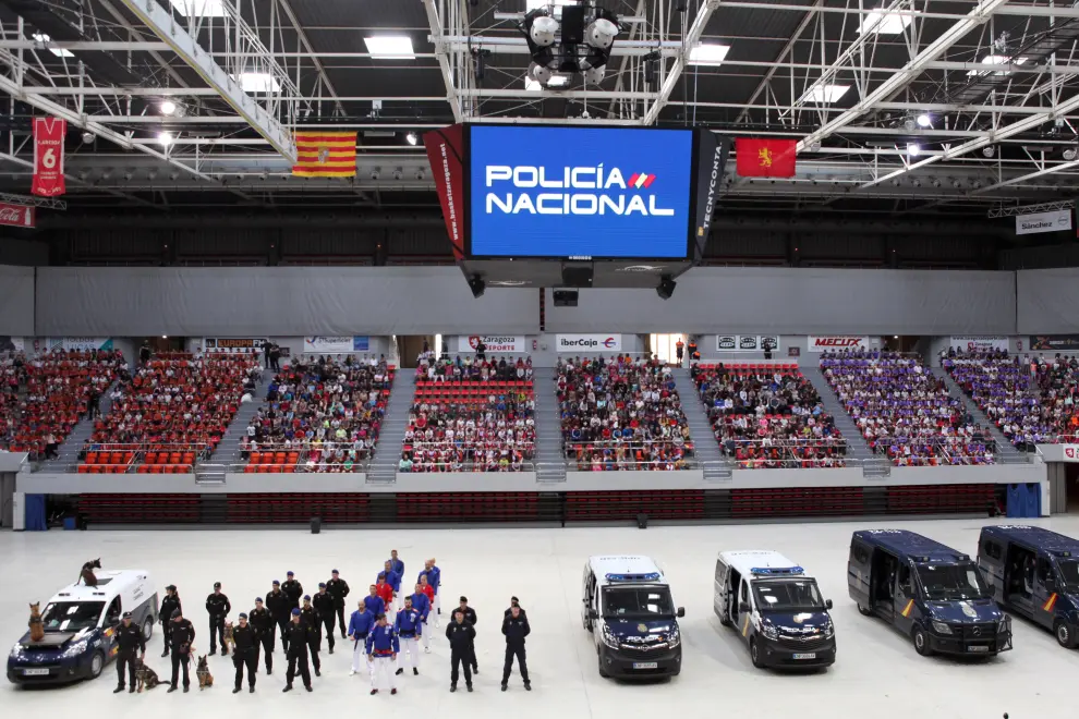 Exhibición de la Policía Nacional ante 4.000 estudiantes de centros educativos de Zaragoza y Calatayud.