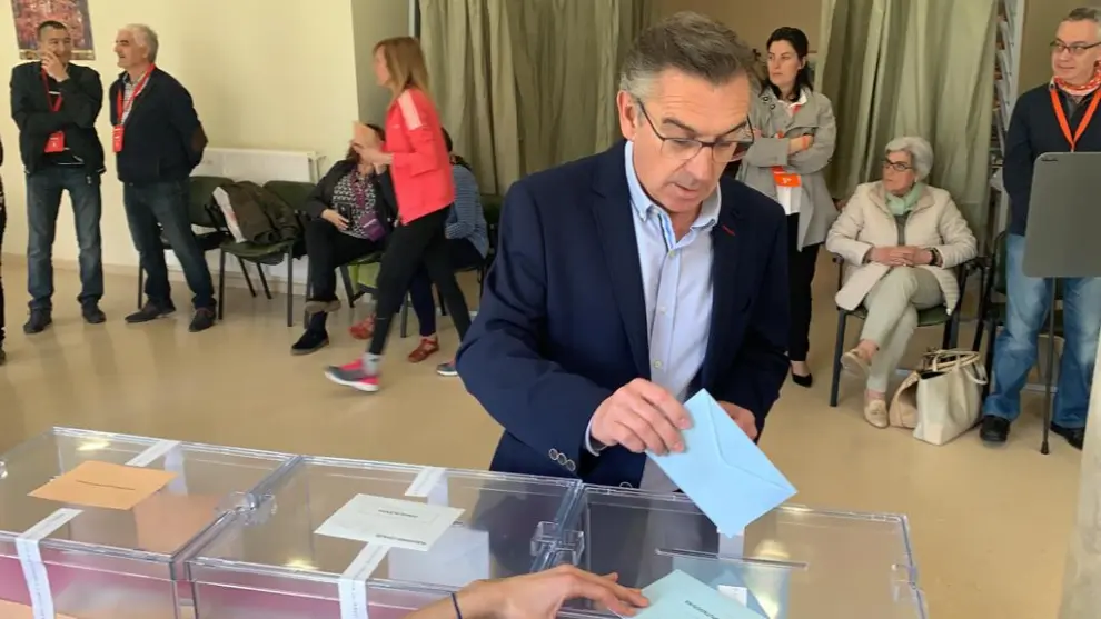 Luis María Beamonte esta mañana durante la votación en Tarazona.