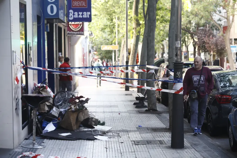 Los Bomberos de Zaragoza han sofocado el fuego del local ubicado en la avenida de América