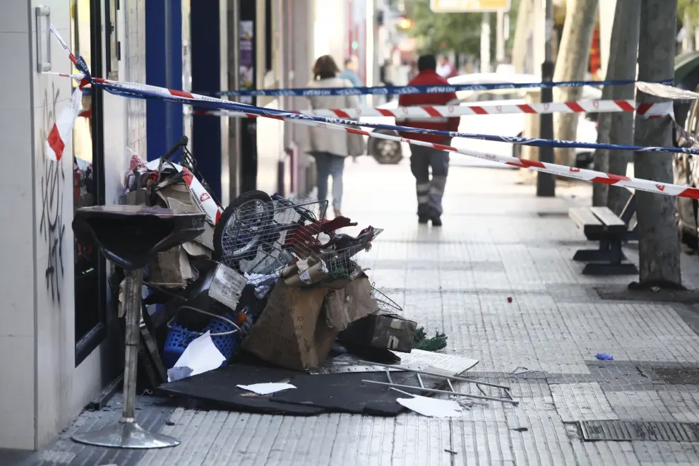 Los Bomberos de Zaragoza han sofocado el fuego del local ubicado en la avenida de América