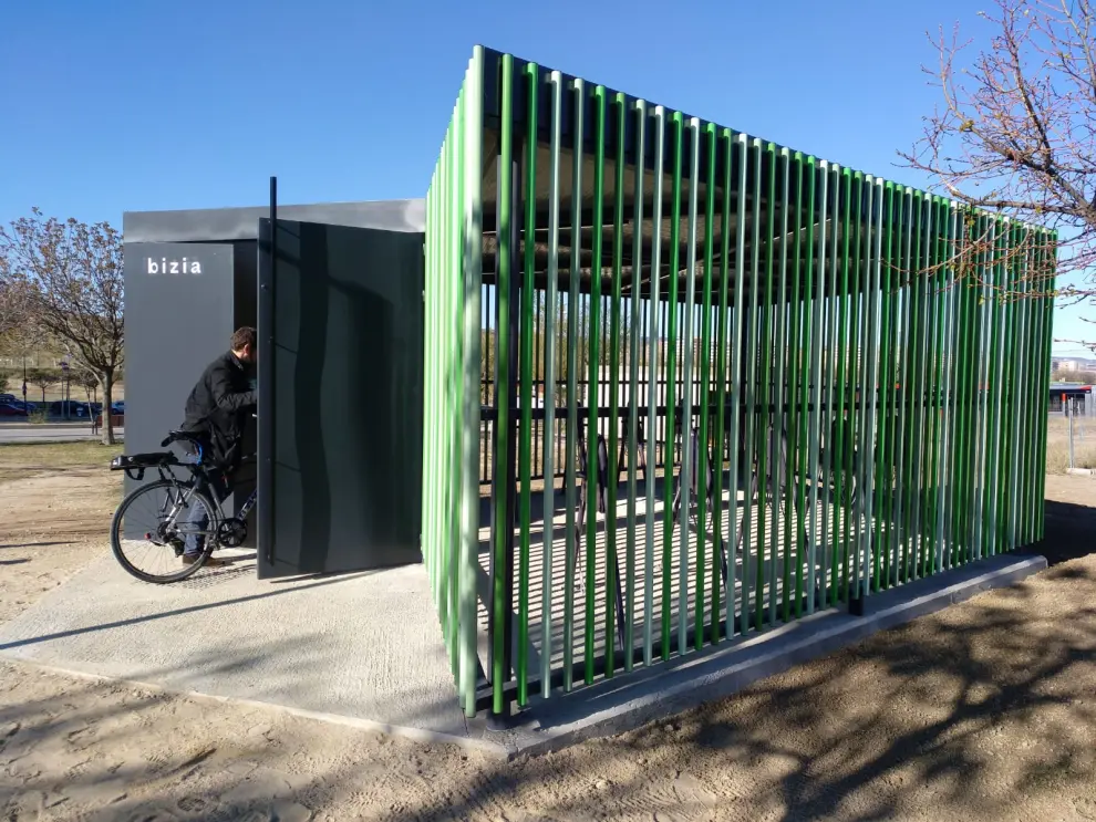 Este sistema de módulos, que puede albergar de 10 a 100 bicicletas, se va a implementar por todas las piezas que conformen a futuro la red de aparcamientos urbanos desarrollada por el Consorcio Transportes Zaragoza.