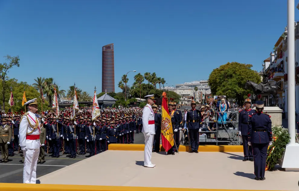 Los reyes presiden el desfile del Día de las Fuerzas Armadas en Sevilla