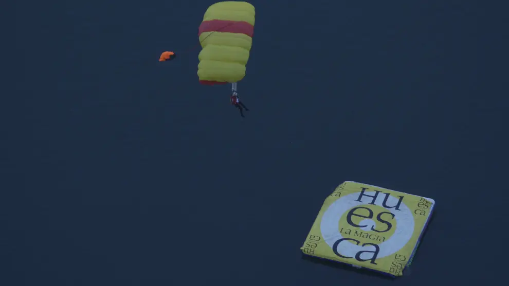 Un participante en el campeonato de paracaidismo en Hoz de Jaca.