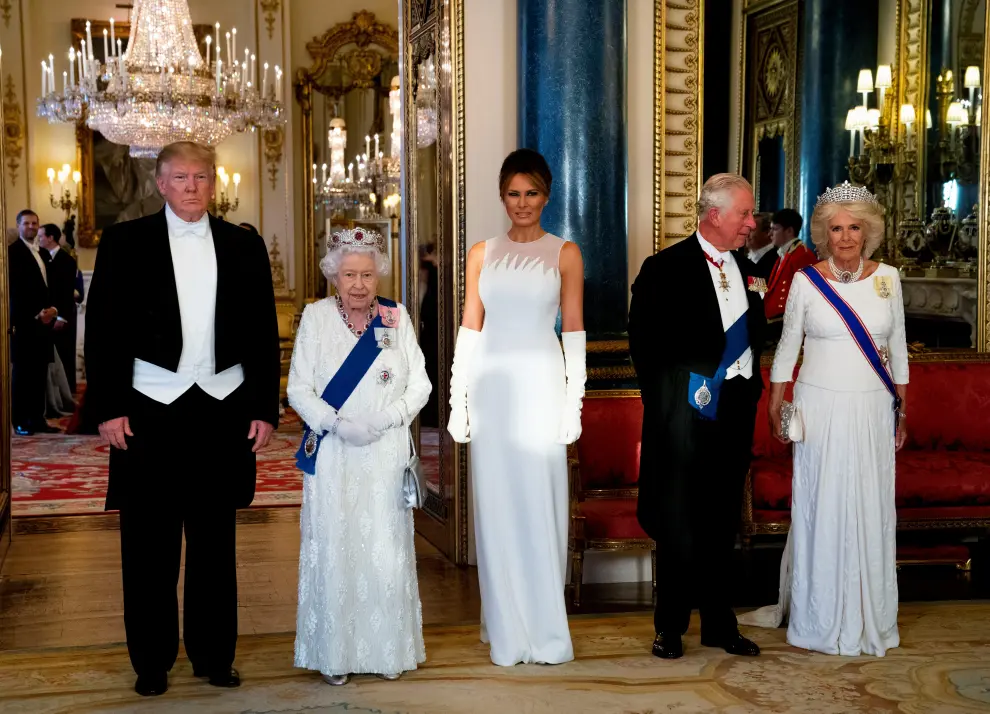 U.S. President Donald Trump, First Lady Melania Trump and Britain's Queen Elizabeth pose at the State Banquet at Buckingham Palace in London, Britain June 3, 2019. Alastair Grant/Pool via REUTERS [[[REUTERS VOCENTO]]] USA-TRUMP/BRITAIN
