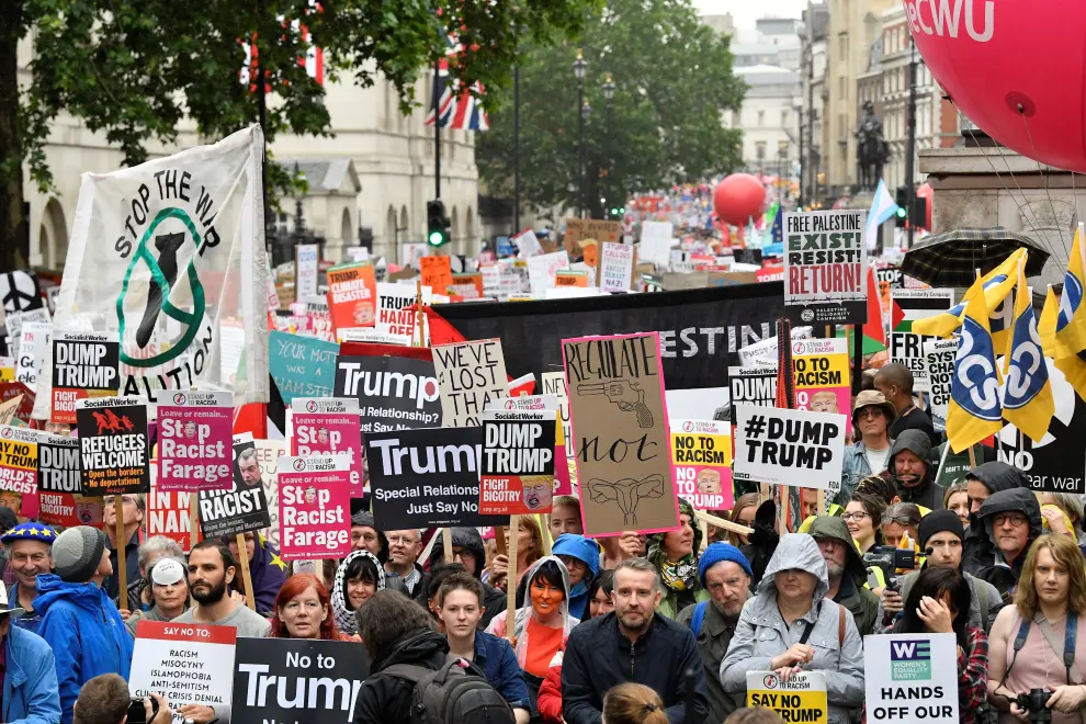 Demonstrators take part in a protest against U.S. President Donald Trump, in London, Britain, June 4, 2019. REUTERS/Toby Melville [[[REUTERS VOCENTO]]] USA-TRUMP/BRITAIN