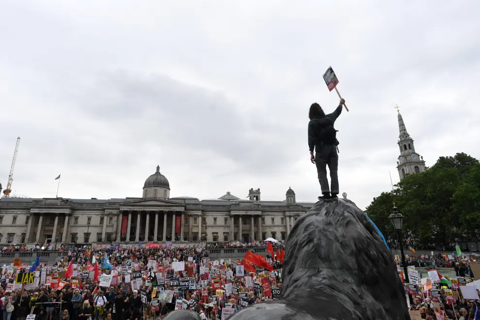 Demonstrators take part in a protest against U.S. President Donald Trump, in London, Britain, June 4, 2019. REUTERS/Toby Melville [[[REUTERS VOCENTO]]] USA-TRUMP/BRITAIN