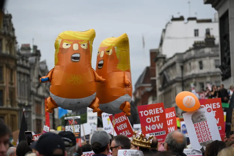 Demonstrators take part in a protest against U.S. President Donald Trump, in Trafalgar Square, London, Britain, June 4, 2019. REUTERS/Clodagh Kilcoyne [[[REUTERS VOCENTO]]] USA-TRUMP/BRITAIN
