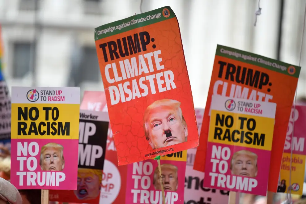 Demonstrators take part in a protest against U.S. President Donald Trump, in London, Britain, June 4, 2019. REUTERS/Clodagh Kilcoyne [[[REUTERS VOCENTO]]] USA-TRUMP/BRITAIN